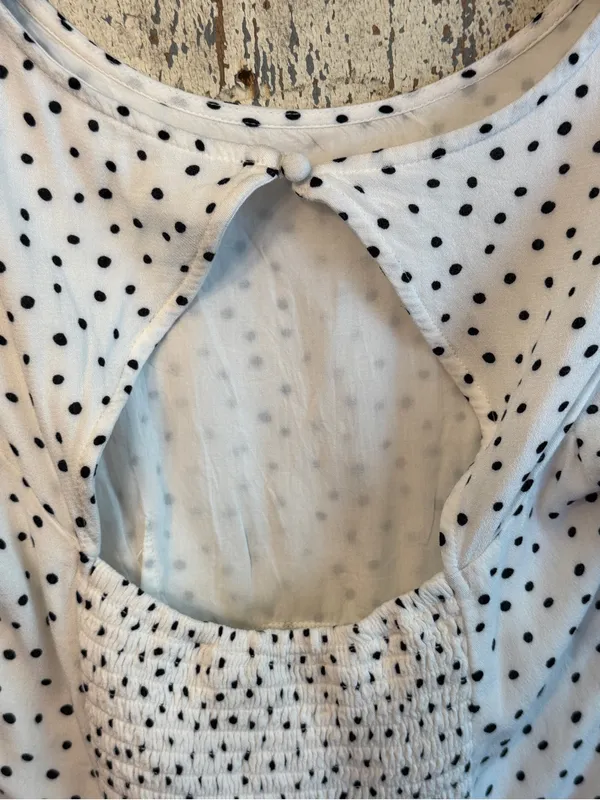 Abercrombie and Fitch polka dot puff sleeve top size XS - Image 4