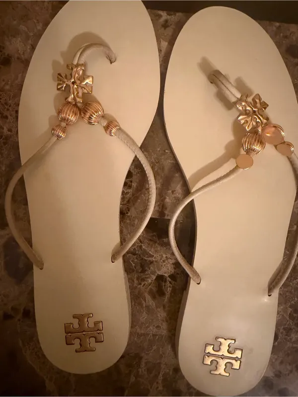 Tory Burch White Capri Thong Sandals with Gold Logo Accents - Image 3