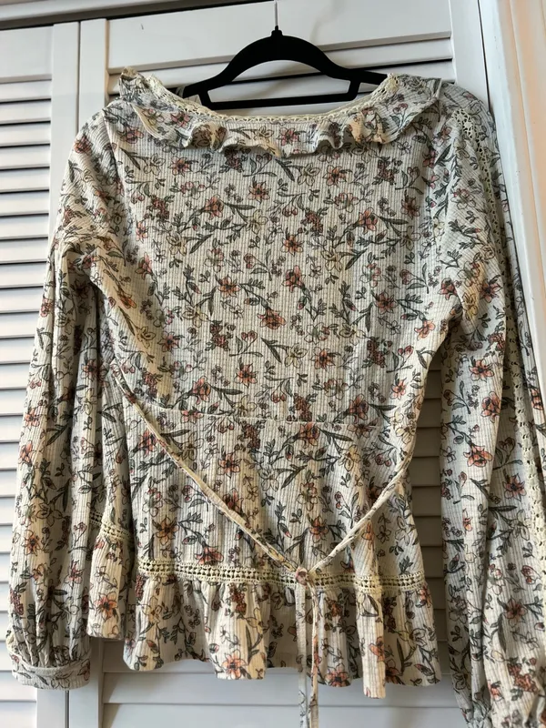 American Rag Women’s long sleeve shirt - Image 3
