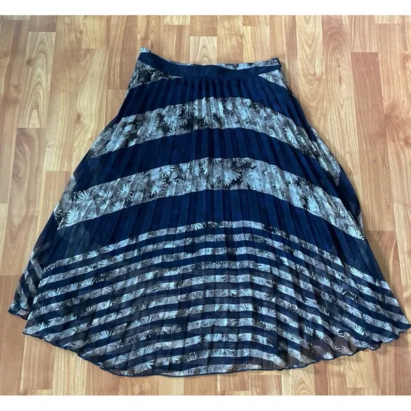 ASTR Nordstrom floral midi pleated skirt‎ - Image 3