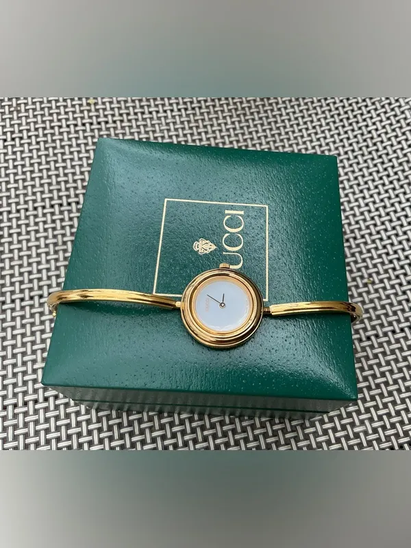 Beautiful GUCCI bangle watch w/ set of colorful bezels ❤️💛🤍💚💙🖤 - Image 12