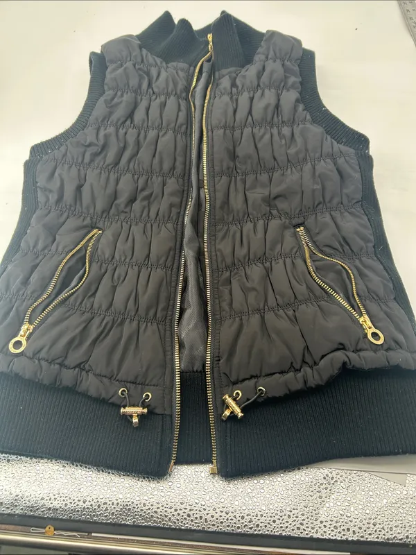 Calvin Klein Women’s Black Quilted Puffer Vest with Gold Accents bust bust 32 length 23 - Image 9