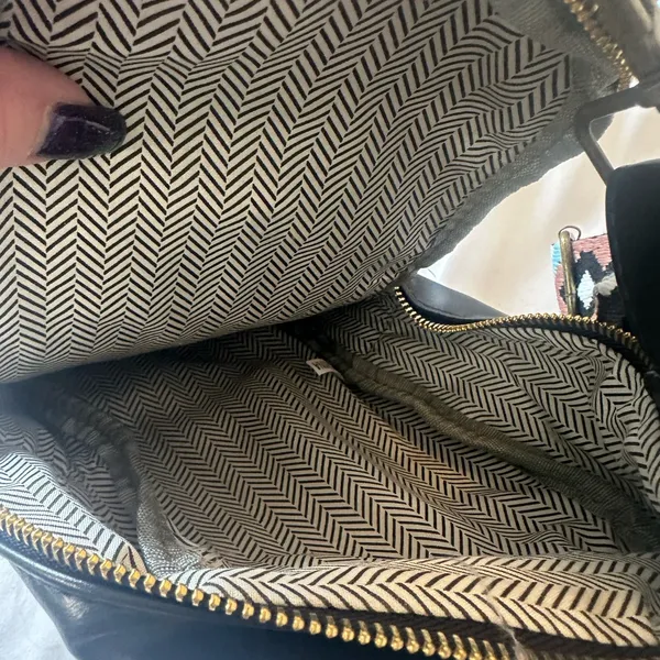 Black Leather Crossbody Sling Bag with Patterned Strap - Image 3