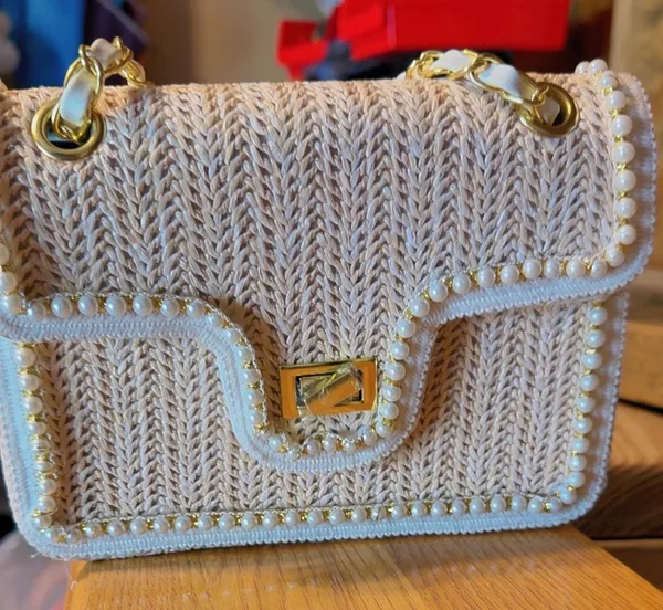 Woven Straw Crossbody Bag Cream & Gold Chain Shoulder Purse - Image 2