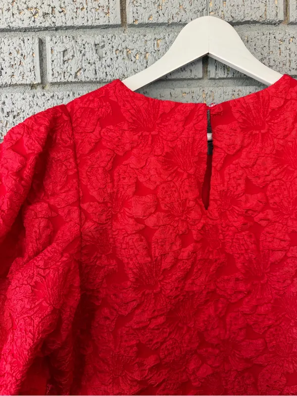 Tuckernuck Hyacinth House Noelle Blouse Red Jacquard Floral Size Medium - Image 6