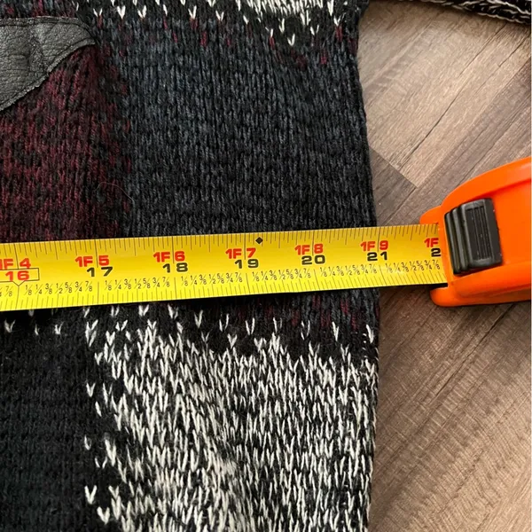 Vintage sweater with leather patches size medium - Image 8