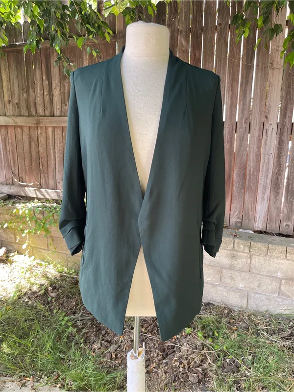 Aritzia Babaton Power Hip Blazer Forest Green 2 minimalist capsule wardrobe chic - Image 3