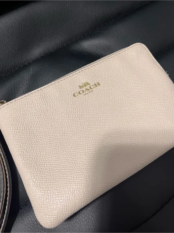 COACH White Leather Wristlet Wallet Card Holder Coin Purse Zip Up Vintage EUC - Image 2