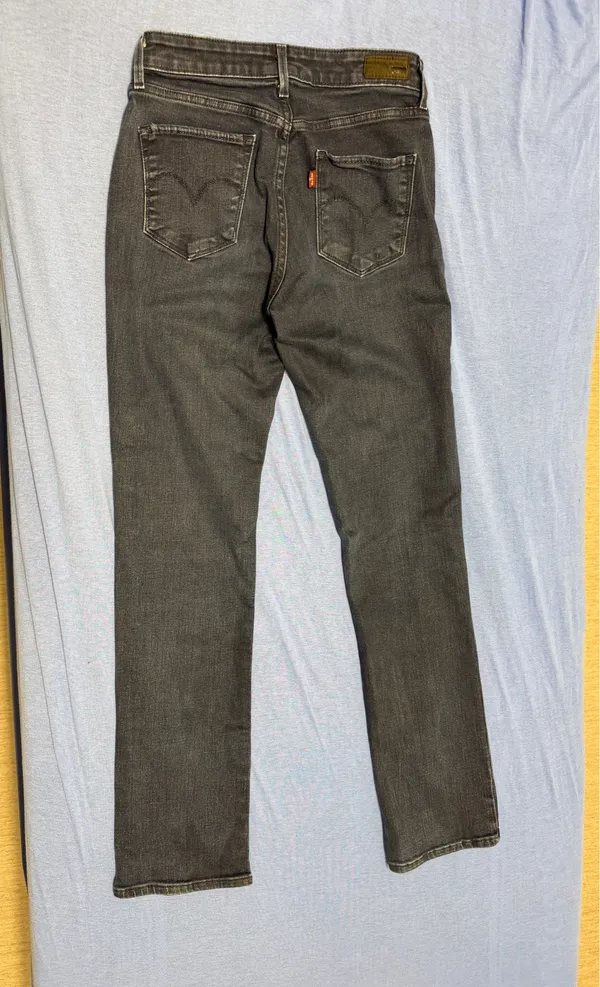 Levi’s Curve ID Demi Curve Straight Jeans 4/27 Black – Discontinued Style - Image 2