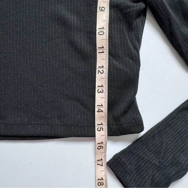 Altar'd State Black Long Sleeve Ribbed Mock Neck Crop Top Size X-Small NWOT - Image 4