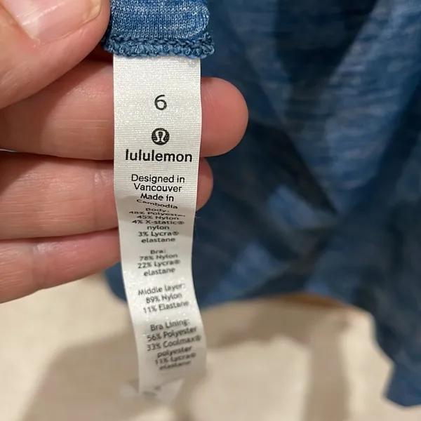 Lululemon tank with built in bra size 6, excellent condition - Image 3