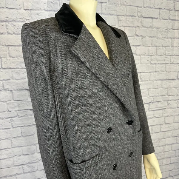 Vintage 1980s Central Park Wool Herringbone Velvet Collar Long Coat size Medium - Image 7