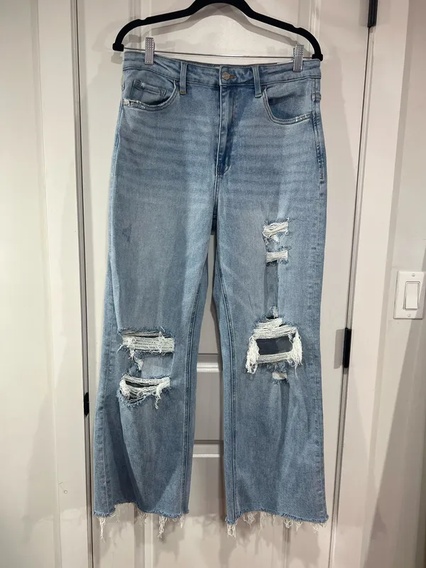 Vervet High Rise light wash, distressed Jeans - Image 3