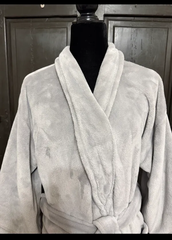Stars Above Gray Plush super soft Robe - Size M/L. Plush Fleece Robe, featuring a shawl collar, two front pockets, and a matching waist tie belt. Gently warn & excellent condition. Measurements approximately 24” from armpit to armpit x 37 long. Smoke free home. Priced at as is condition. Don’t like my price make a reasonable offer. - Image 3