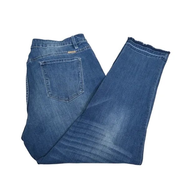 KanCan Women's 2XL Girlfriend Relaxed Skinny Jean - Image 3