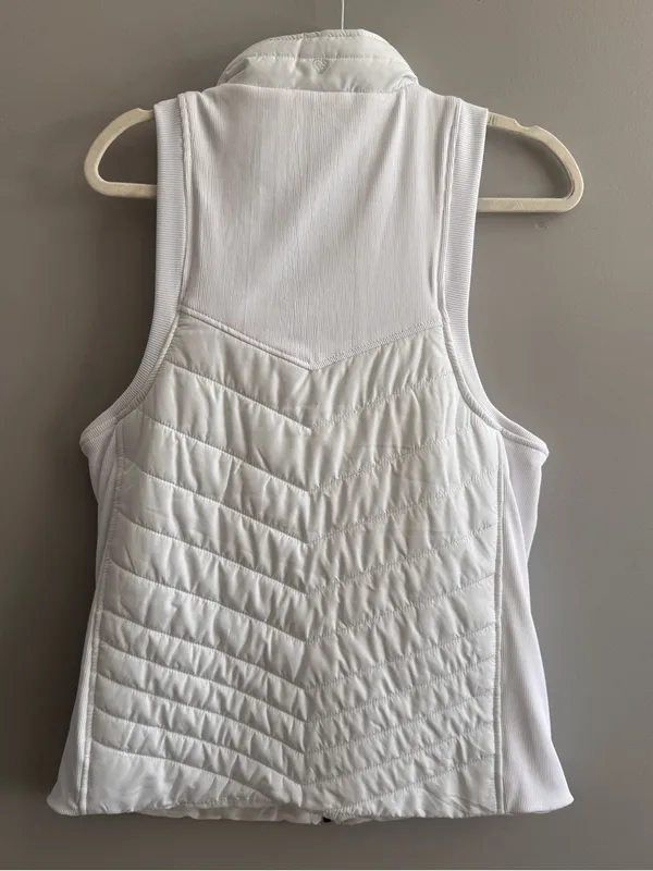 Colosseum UNC Tar Heels Women’s Large White Quilted Full Zip Vest - Image 3