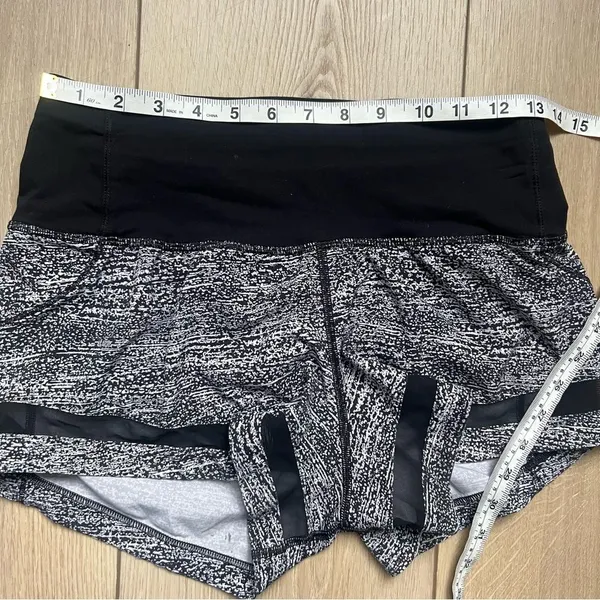 Lululemon Pace Perfect Shorts 3" Air Time White Black Size 4 - Image 14