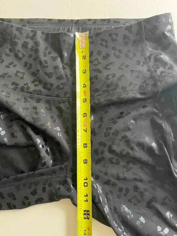 Sz M Pull On Black-on-black leopard print Leggings with side pockets - Image 11