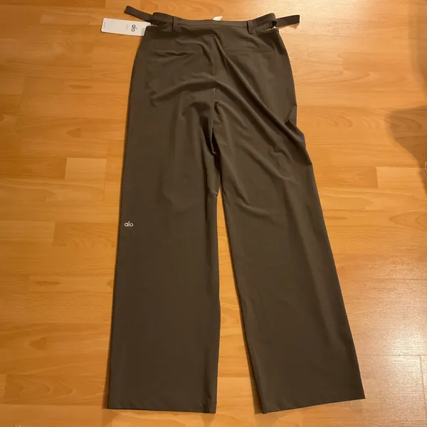 Alo Yoga Mid-Rise Showdown Trouser Expresso XS - Image 4