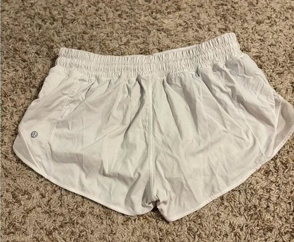 Lululemon white hotty hots 2.5” - Image 4