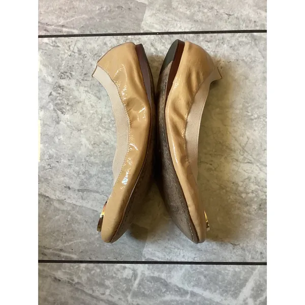 Tory Burch Reva Ballet Flats Tan Patent Leather Logo Medallion Beige Womens 7.5M - Image 3