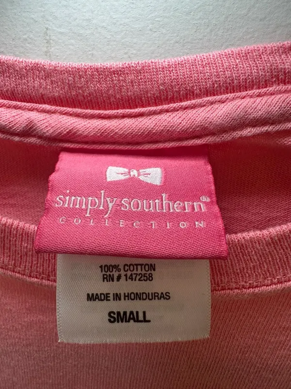 100% Cotton Simply Southern Beautifully Loved Seahorse Size Small Pink Graphic T - Image 3
