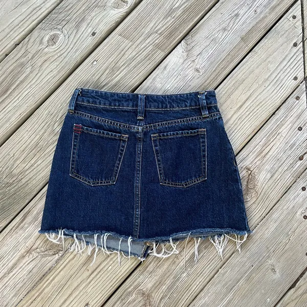 BDG Women's Dark Wash Raw Hem Denim Mini Skirt Size XS - Image 2