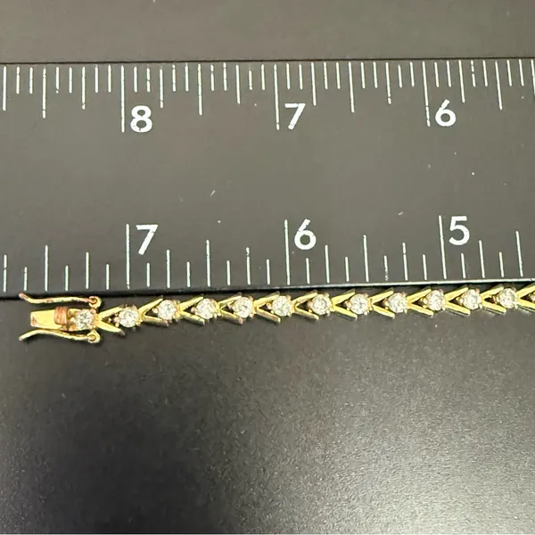 Vintage Unsigned Gold-tone Clear Rhinestone Crystal V Chevron Tennis Bracelet - Image 9