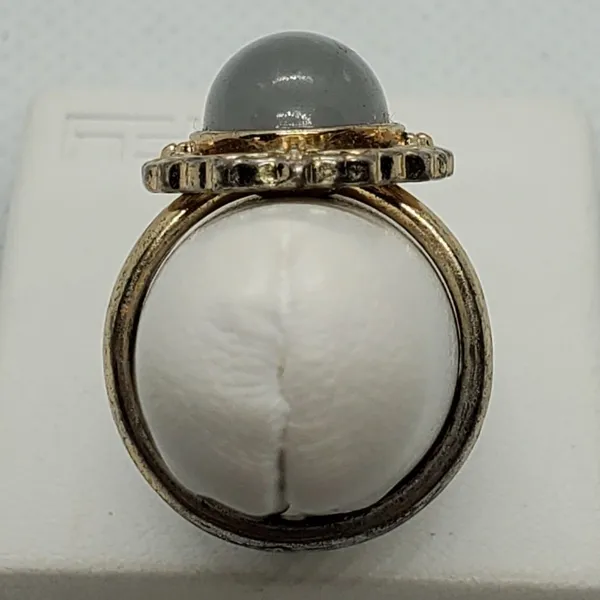 White & Gold Tone Ring (6.5) Gold - Image 5