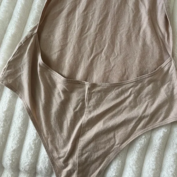 Reformation Beige Sleeveless Bodysuit - Image 5