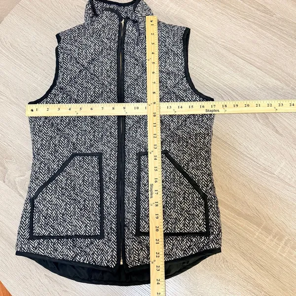 dee elle Women's Small Black & White Chevron Quilted Vest EUC b14 - Image 9