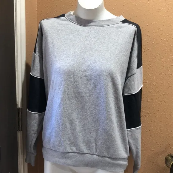 American eagle gray oversized sweatshirt - Image 2