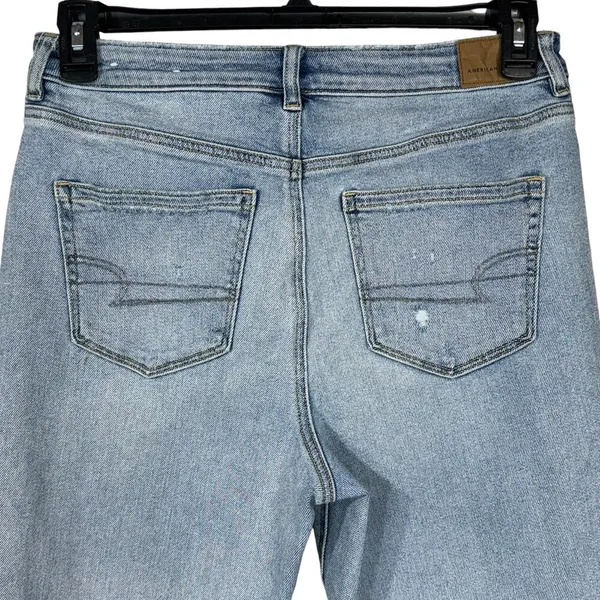 American Eagle SZ 10 SHORT Mom Jeans Distressed Hi-Rise Zip-Fly Light Wash Blue - Image 6