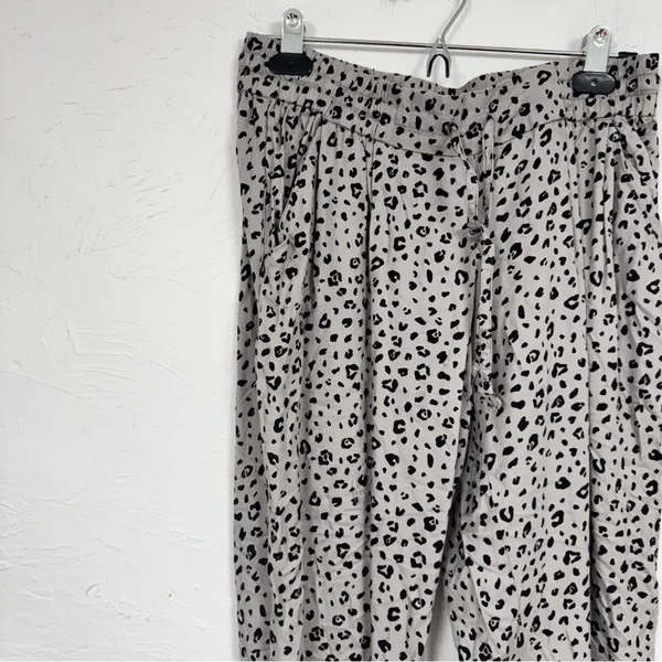 Aritzia Sunday Best Grey Leopard Print Jogger Pants Womens M Casual Cozy Beachy - Image 5