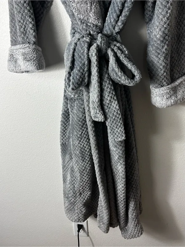 Midnight by Carole Hochman Plush Grey Hooded Bath Robe size Large - Image 3