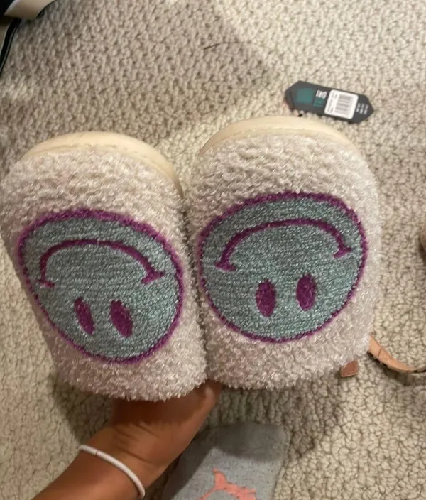Smiley Slippers White Size 8 - Image 3
