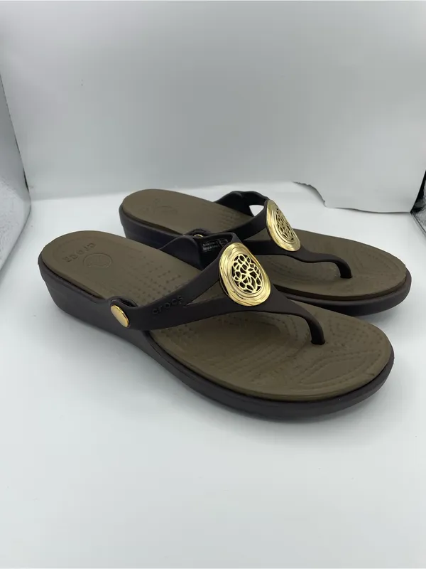 Crocs Sanrah brown gold medallion wedge sandals flip flop slide women's Size 7 - Image 11