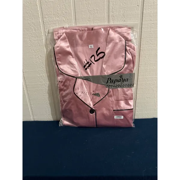 NIB- Pink Satin Pajama Set Short Sleeve Button Down Shorts Sleepwear Medium - Image 2