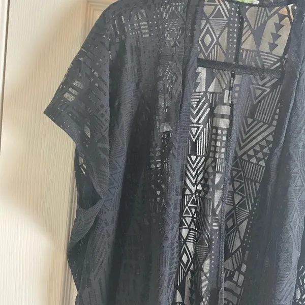 Olive Tree Black Fringe Kimono Geometric print Women’s Size S/M - Image 4