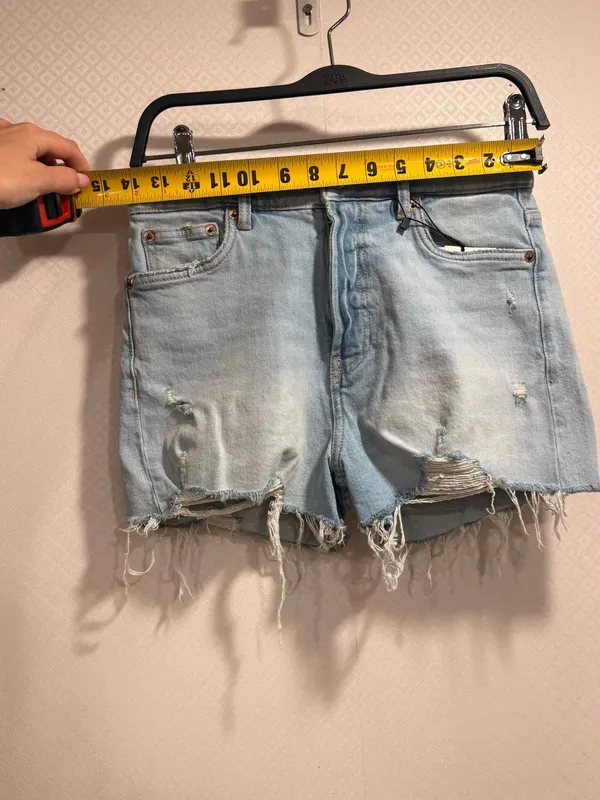 NWT Zara Light Blue Distressed Summer Everyday Denim Shorts Size 4 - Image 4