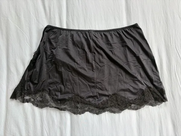 SKIMS Slip Skirt Stretch Satin Lace Low-Rise - Image 2