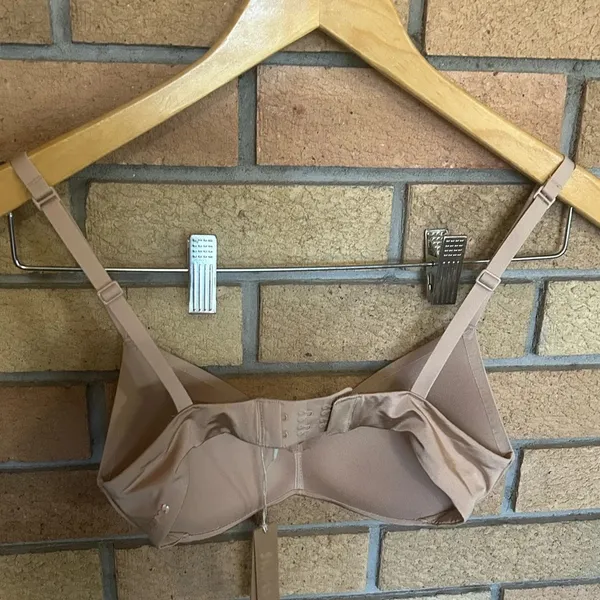NWT SKIMS Wireless Form Push Up Plunge Bra Clay Beige Women’s Size 30B - Image 5