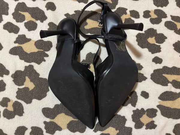 Dream Pairs Heels - Image 2
