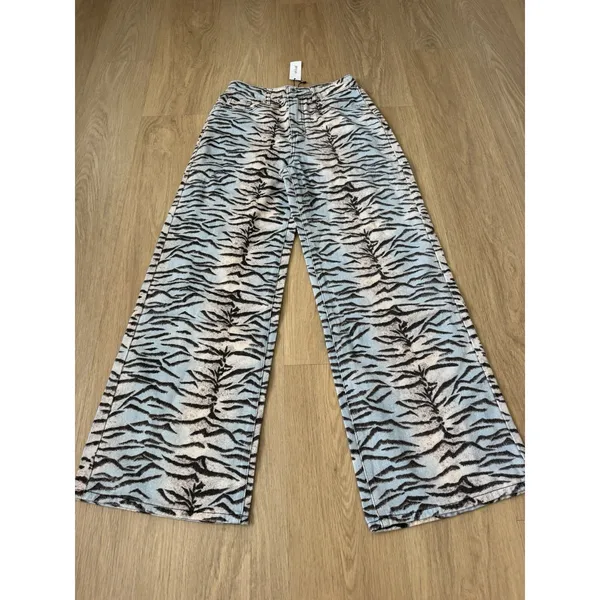 NWT Nasty Gal Tiger Print Denim Wide Leg Jeans Size 6 - Image 5