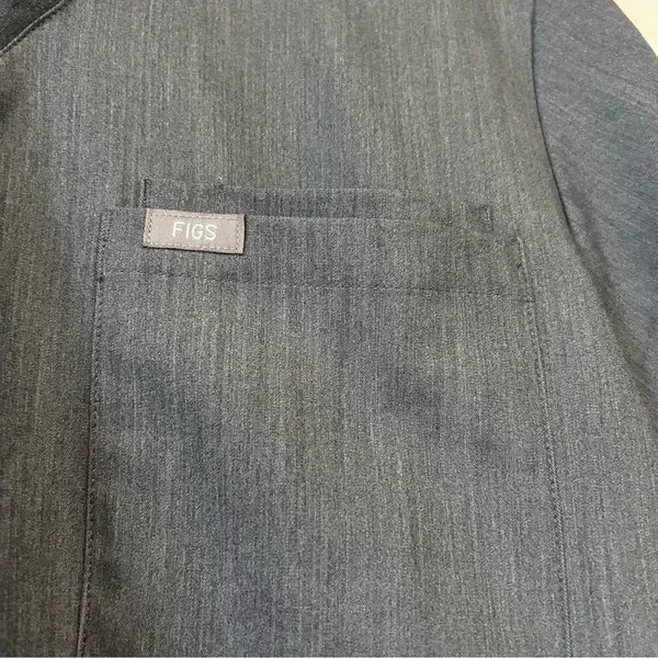 FIGS Technical Collection Scrub Top Gray Small V-Neck Pocket Excellent Uniform - Image 3