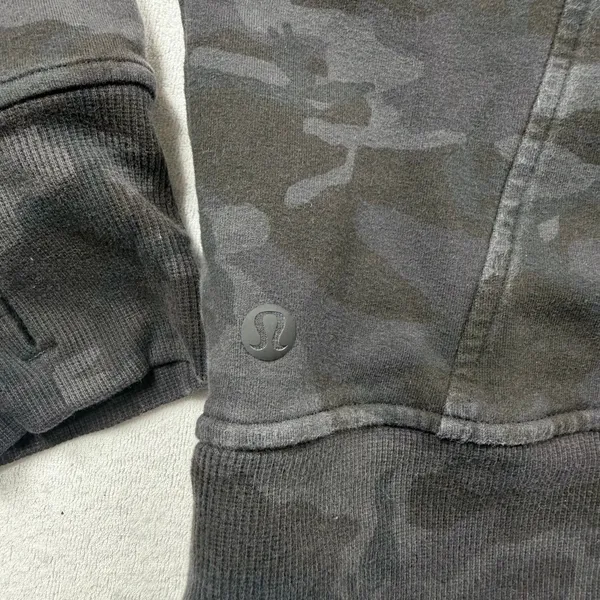 Lululemon Scuba Pullover Hoodie Black Camo Size 8 Funnel Neck Cozy Sweatshirt - Image 3