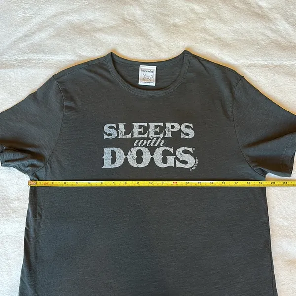 Barkology gray “Sleeps with Dogs” T-shirt size M - Image 5
