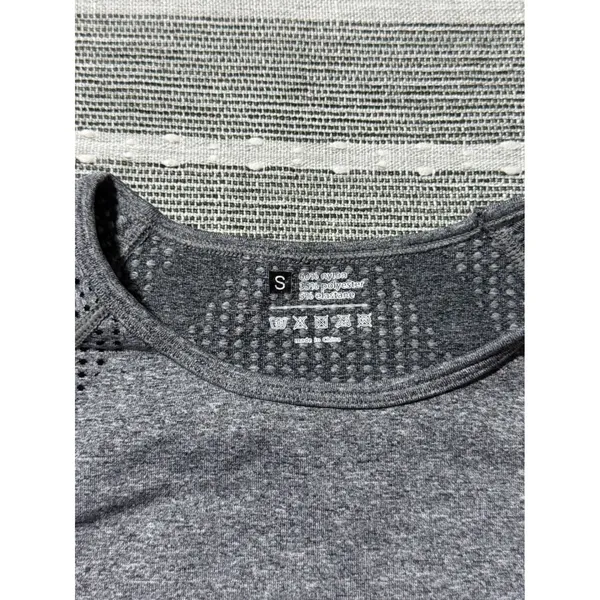 Seamless Short Sleeve Crop Top Heather Grey Perforated Athletic‎ Shirt Small - Image 4