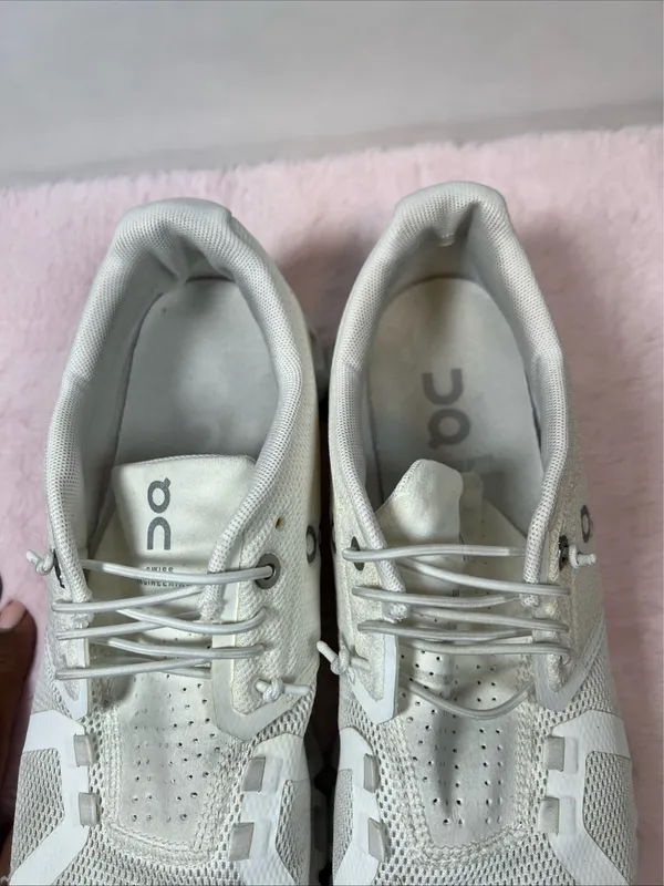 On Cloud Running Shoes White8.5 - Image 7
