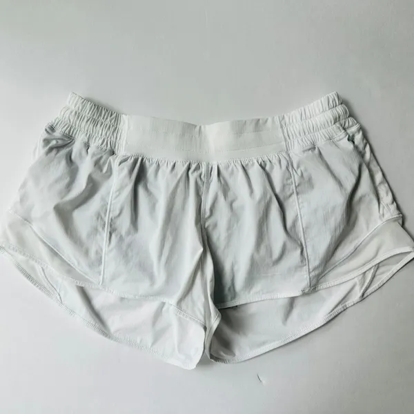 Lululemon Hotty Hot II Low Rise Short 2.5" White Size 10 Run Gym - Image 3